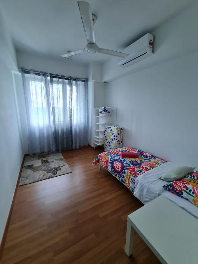 Homestay @ Bandar Seri Putra Каджанг Екстер'єр фото