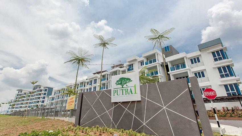 Homestay @ Bandar Seri Putra Каджанг Екстер'єр фото